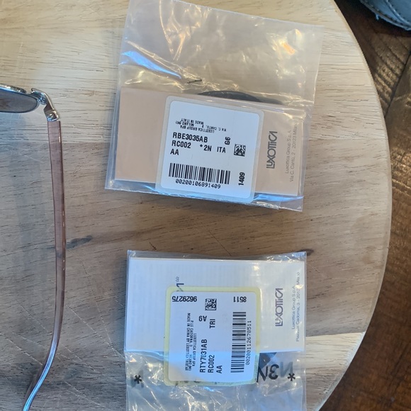 Burberry sunglasses without a case - Picture 6 of 6